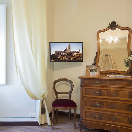 Pantaneto - Palazzo Bulgarini فندق مبيت وإفطار سيينا
