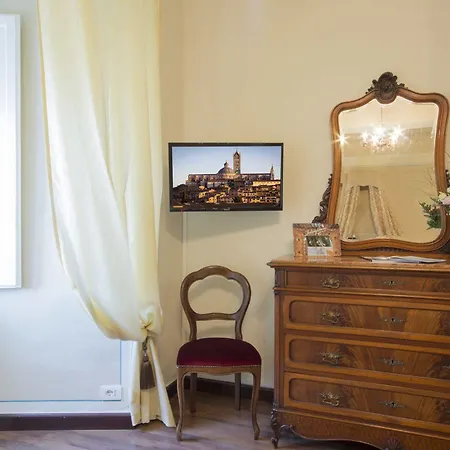 Pantaneto - Palazzo Bulgarini Siena