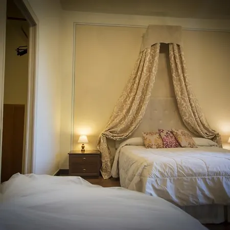 Pantaneto - Palazzo Bulgarini לינה וארוחת בוקר 3*
